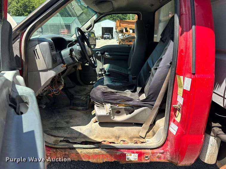 image for item EF2103 2001 Ford F550 dump truck