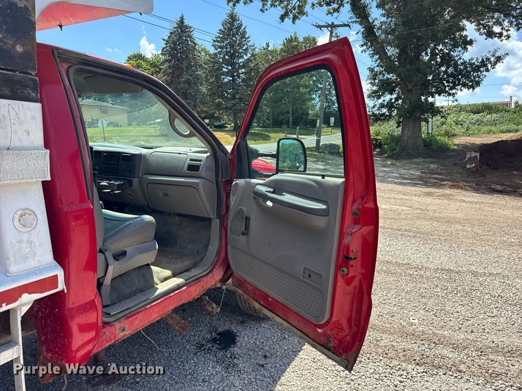 image for item EF2103 2001 Ford F550 dump truck