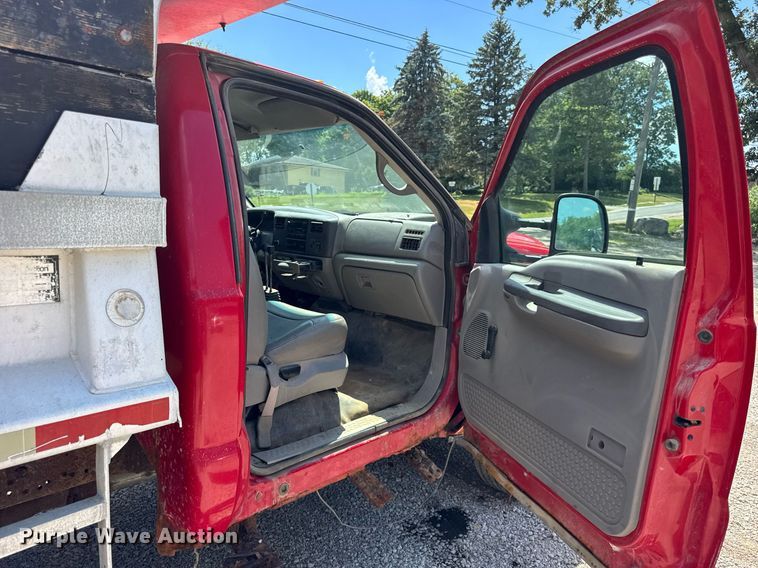 image for item EF2103 2001 Ford F550 dump truck