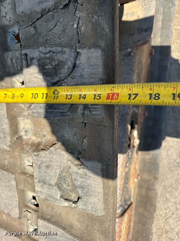 image for item EF2104 2013 John Deere 323DT tracked skid steer loader