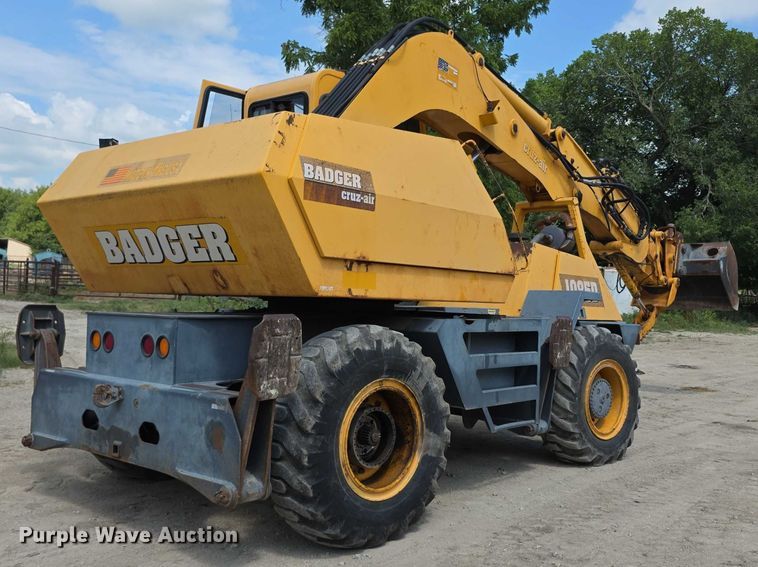image for item EF3631 2004 Badger 1085D Cruz-Air  wheeled excavator