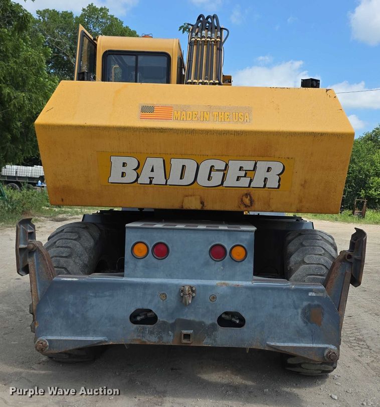 image for item EF3631 2004 Badger 1085D Cruz-Air  wheeled excavator