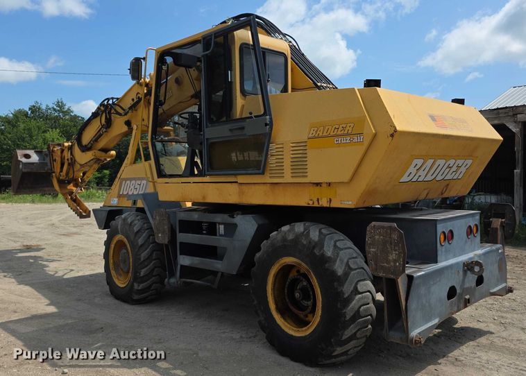 image for item EF3631 2004 Badger 1085D Cruz-Air  wheeled excavator