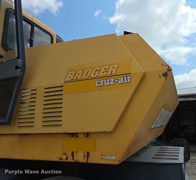 image for item EF3631 2004 Badger 1085D Cruz-Air  wheeled excavator