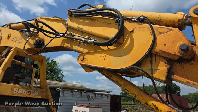 image for item EF3631 2004 Badger 1085D Cruz-Air  wheeled excavator
