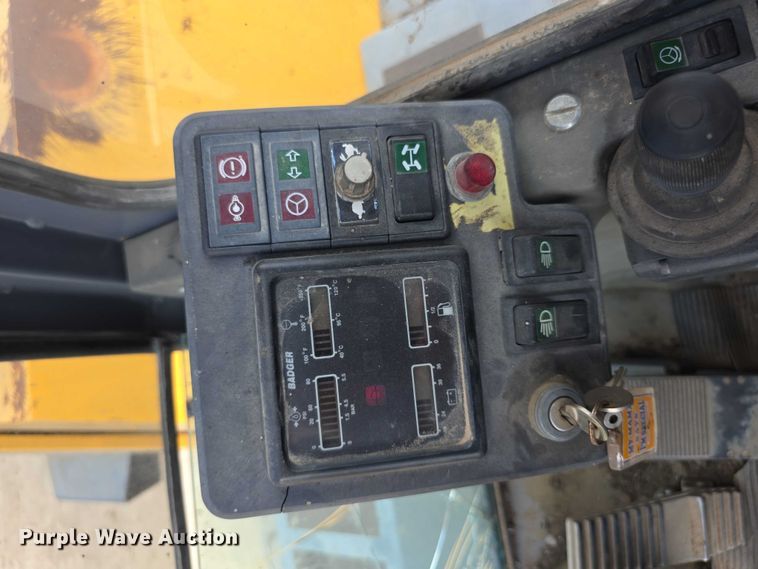 image for item EF3631 2004 Badger 1085D Cruz-Air  wheeled excavator