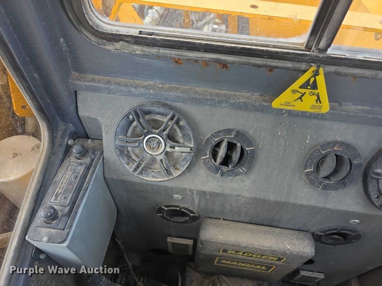 image for item EF3631 2004 Badger 1085D Cruz-Air  wheeled excavator