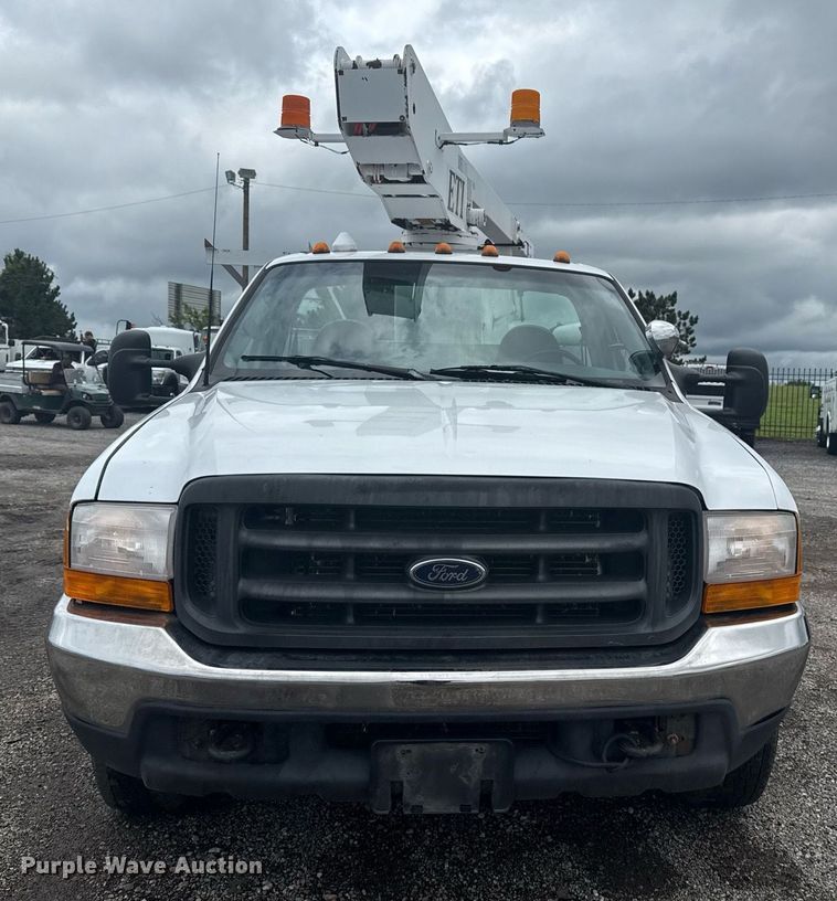 CAMIóN CON CANASTILLA 2000 FORD ETI