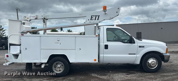 CAMIóN CON CANASTILLA 2000 FORD ETI