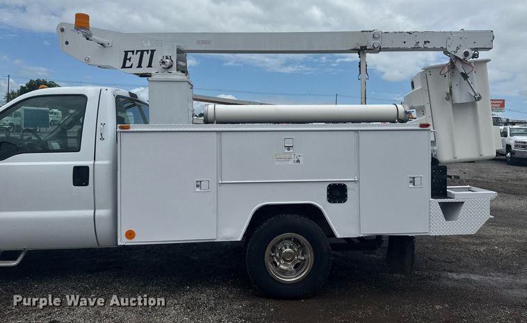 image for item EG5904 2000 Ford F350 Super Duty bucket truck