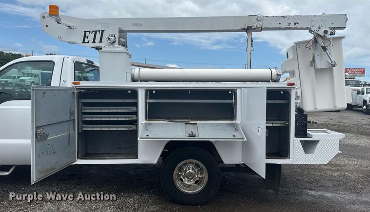 image for item EG5904 2000 Ford F350 Super Duty bucket truck