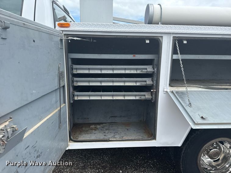 image for item EG5904 2000 Ford F350 Super Duty bucket truck