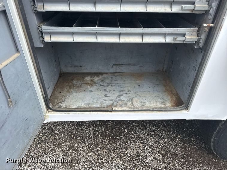 image for item EG5904 2000 Ford F350 Super Duty bucket truck