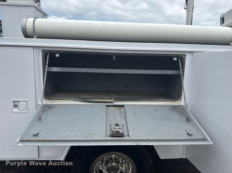 image for item EG5904 2000 Ford F350 Super Duty bucket truck