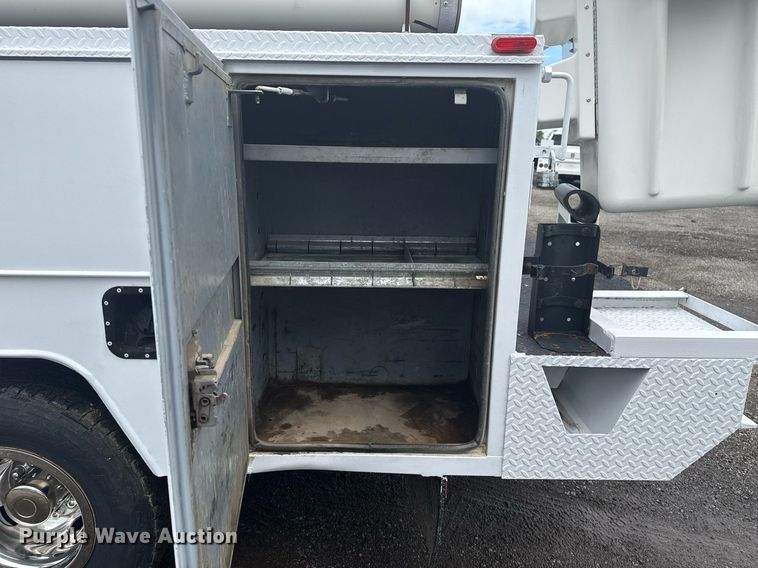 image for item EG5904 2000 Ford F350 Super Duty bucket truck