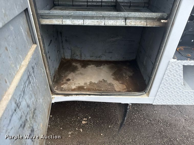 image for item EG5904 2000 Ford F350 Super Duty bucket truck