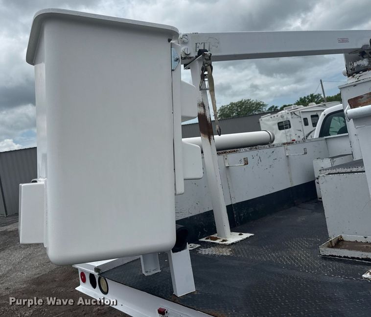 image for item EG5904 2000 Ford F350 Super Duty bucket truck