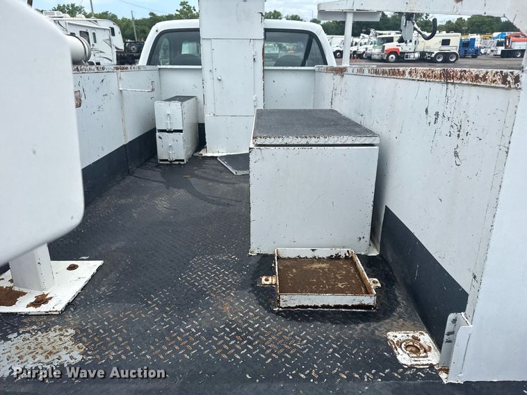 image for item EG5904 2000 Ford F350 Super Duty bucket truck