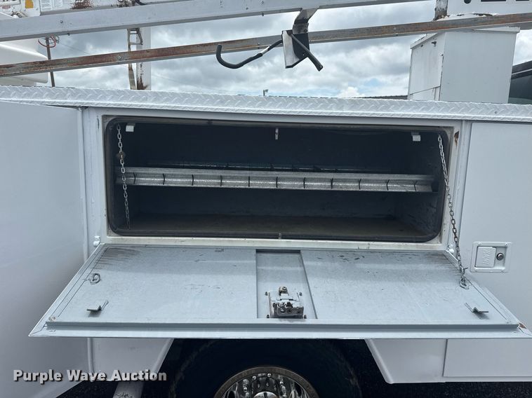 image for item EG5904 2000 Ford F350 Super Duty bucket truck