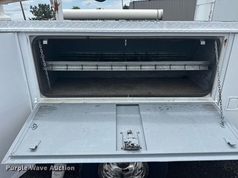 image for item EG5904 2000 Ford F350 Super Duty bucket truck