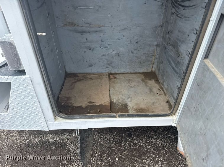 image for item EG5904 2000 Ford F350 Super Duty bucket truck