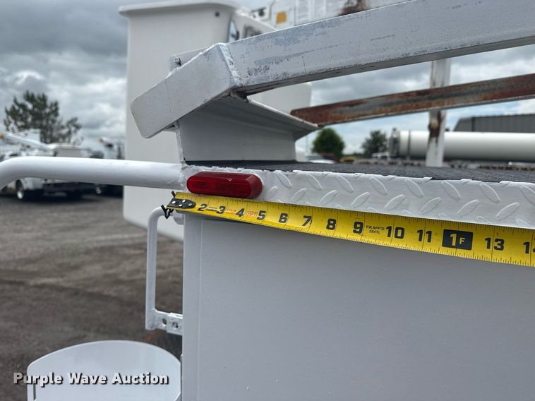 image for item EG5904 2000 Ford F350 Super Duty bucket truck