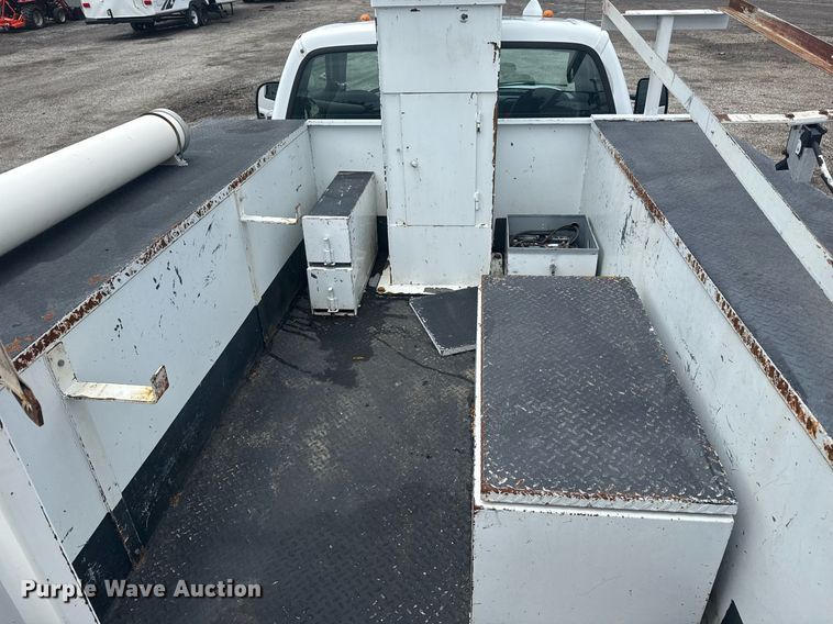 image for item EG5904 2000 Ford F350 Super Duty bucket truck