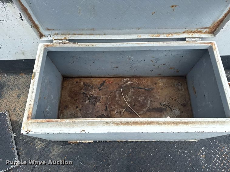 image for item EG5904 2000 Ford F350 Super Duty bucket truck