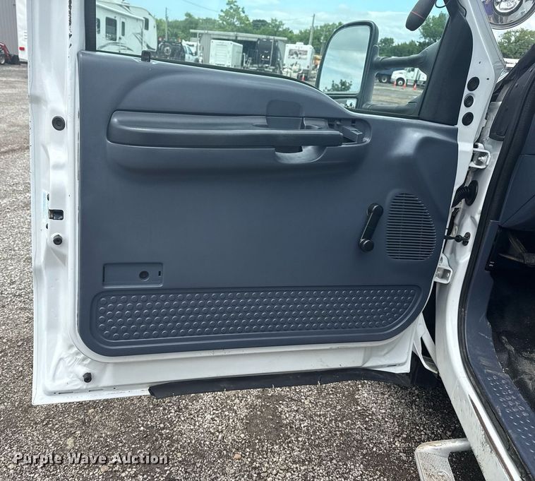 image for item EG5904 2000 Ford F350 Super Duty bucket truck