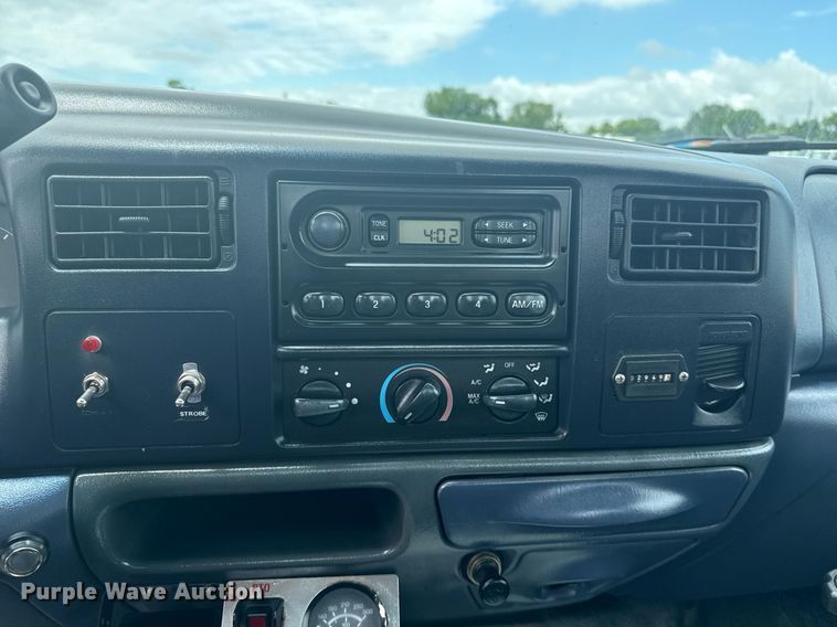 image for item EG5904 2000 Ford F350 Super Duty bucket truck