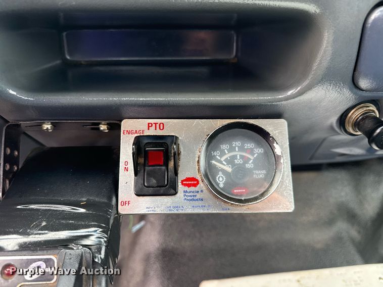 image for item EG5904 2000 Ford F350 Super Duty bucket truck