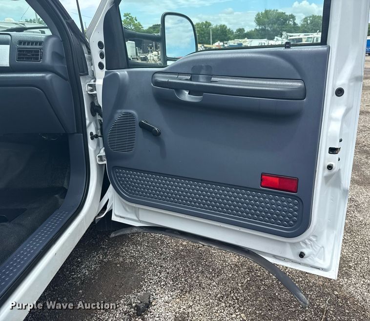 image for item EG5904 2000 Ford F350 Super Duty bucket truck