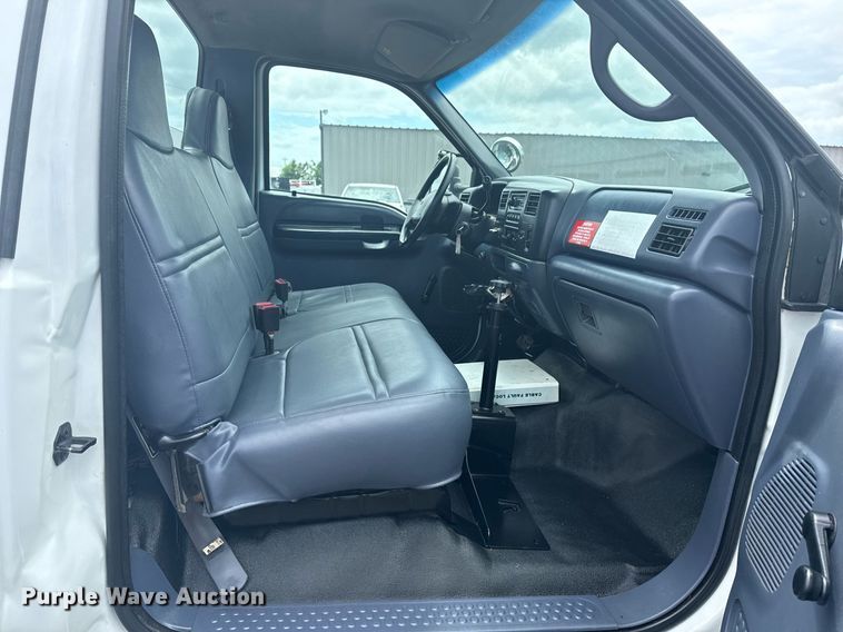 image for item EG5904 2000 Ford F350 Super Duty bucket truck