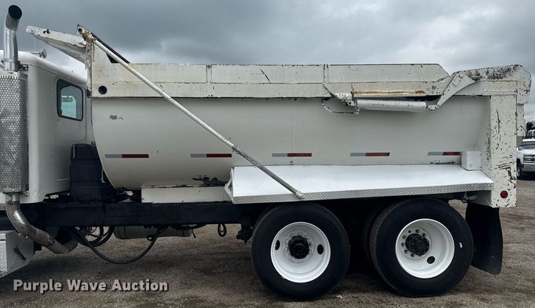 image for item EG5925 1996 Peterbilt 378 dump truck