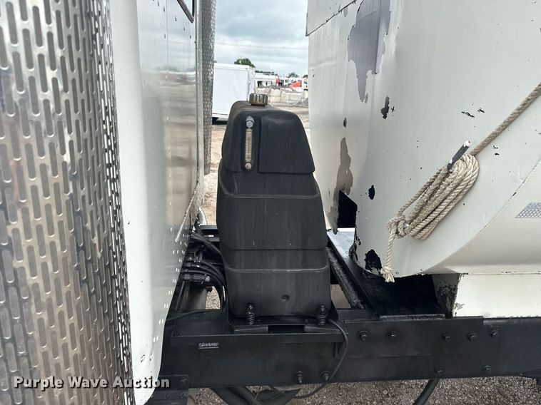 image for item EG5925 1996 Peterbilt 378 dump truck