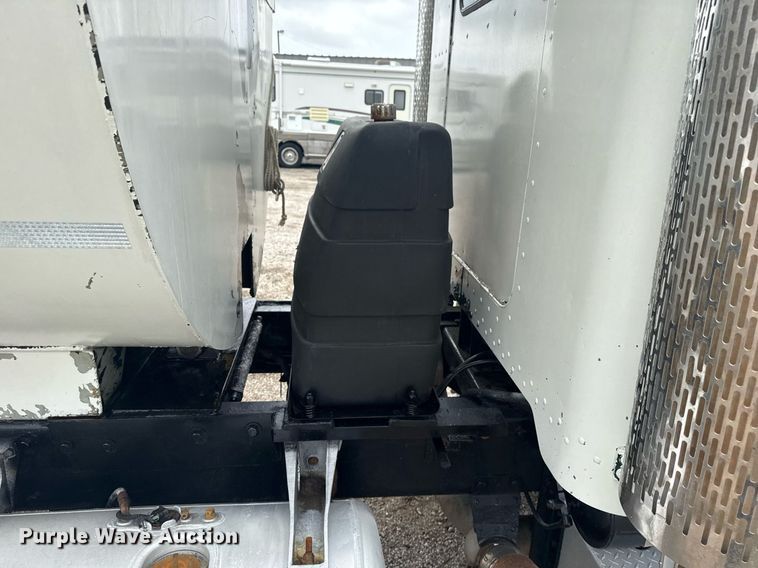 image for item EG5925 1996 Peterbilt 378 dump truck