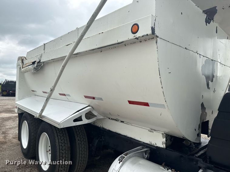 image for item EG5925 1996 Peterbilt 378 dump truck