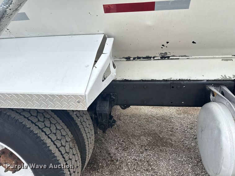 image for item EG5925 1996 Peterbilt 378 dump truck