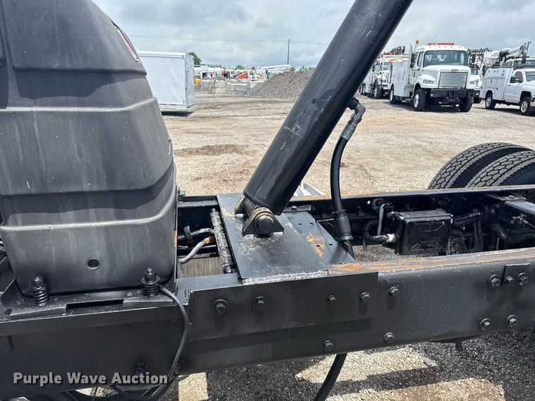 image for item EG5925 1996 Peterbilt 378 dump truck