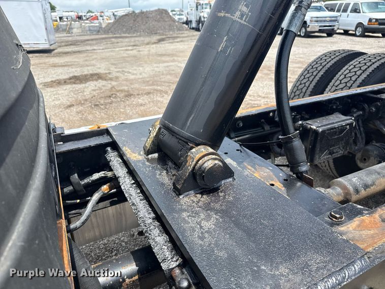 image for item EG5925 1996 Peterbilt 378 dump truck