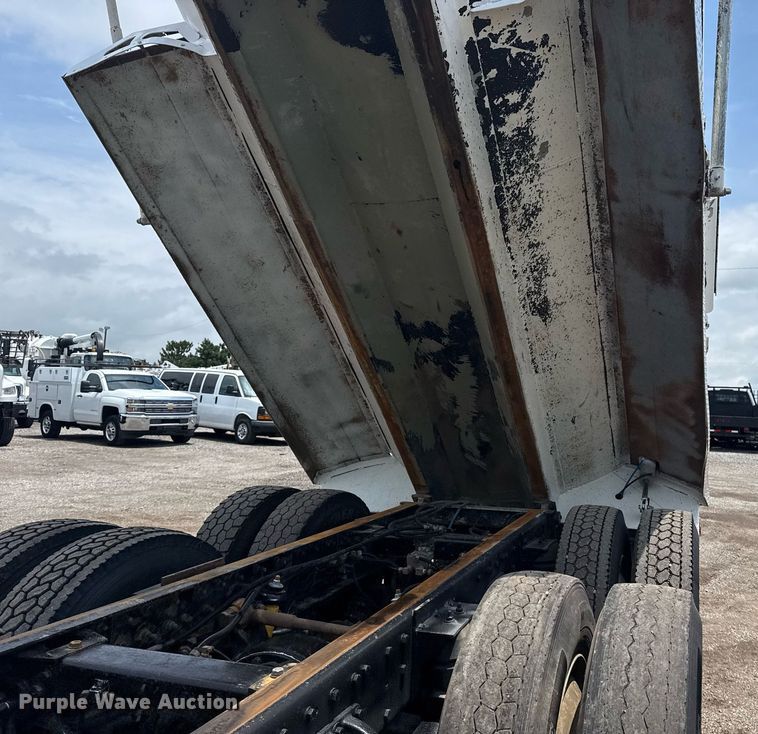 image for item EG5925 1996 Peterbilt 378 dump truck