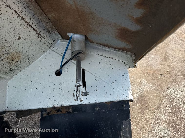 image for item EG5925 1996 Peterbilt 378 dump truck