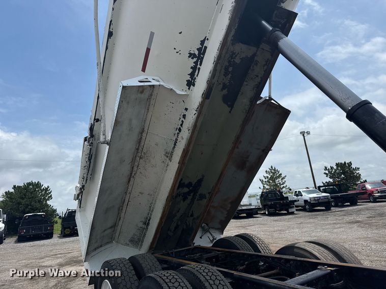 image for item EG5925 1996 Peterbilt 378 dump truck