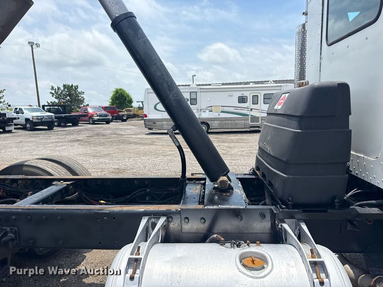 image for item EG5925 1996 Peterbilt 378 dump truck