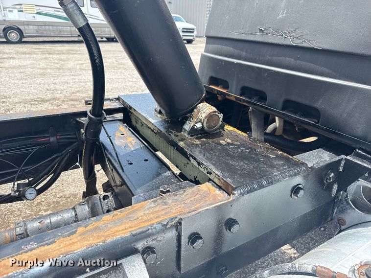 image for item EG5925 1996 Peterbilt 378 dump truck