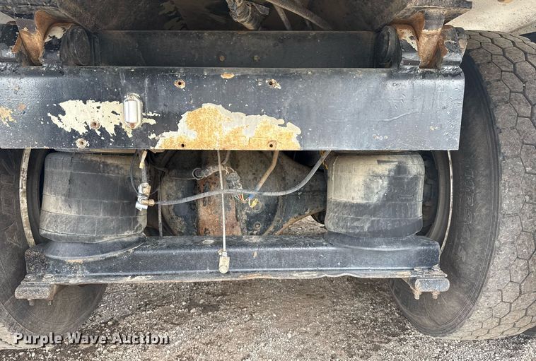 image for item EG5925 1996 Peterbilt 378 dump truck