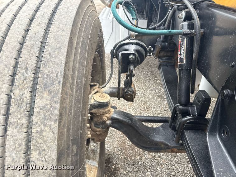 image for item EG5925 1996 Peterbilt 378 dump truck