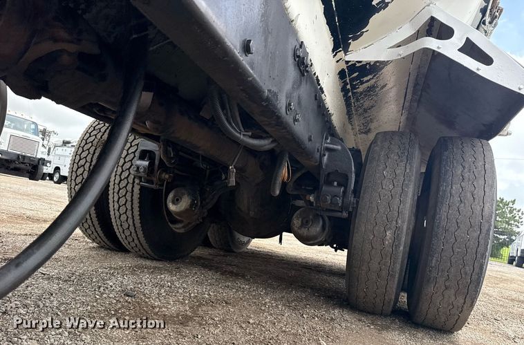 image for item EG5925 1996 Peterbilt 378 dump truck