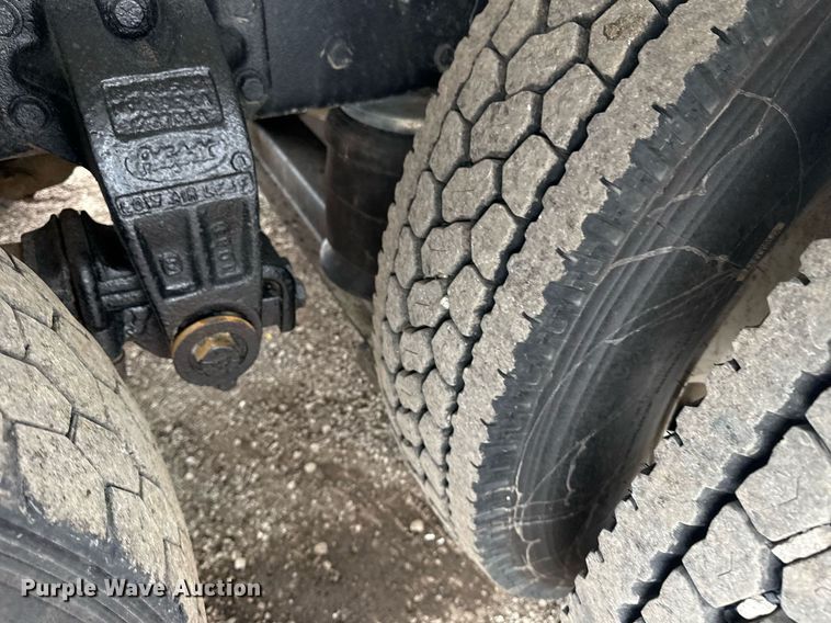 image for item EG5925 1996 Peterbilt 378 dump truck