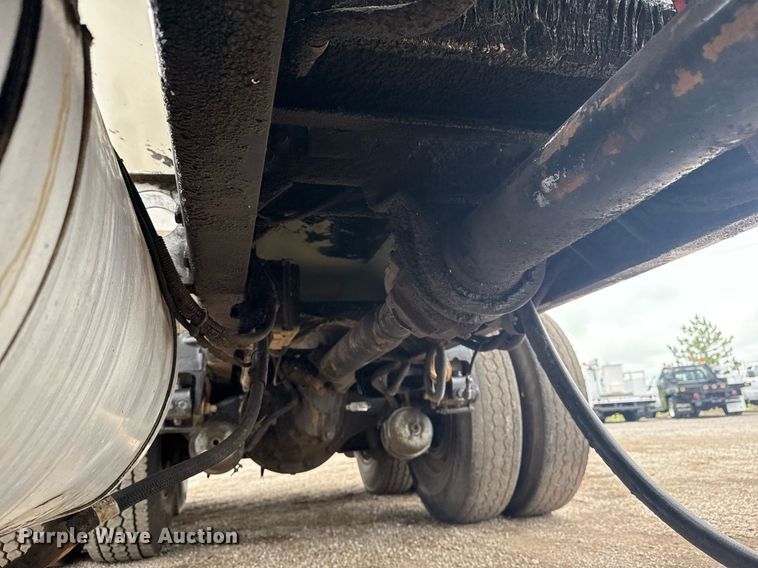 image for item EG5925 1996 Peterbilt 378 dump truck